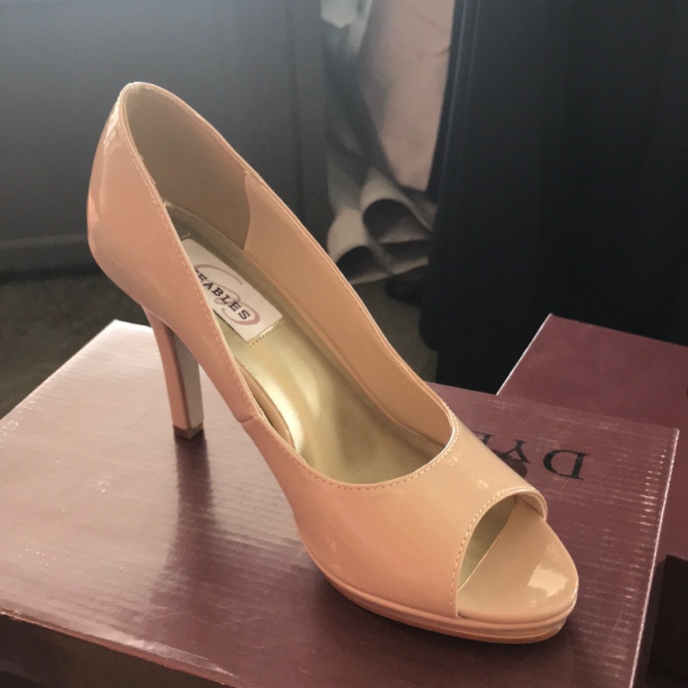 Nude patent pump